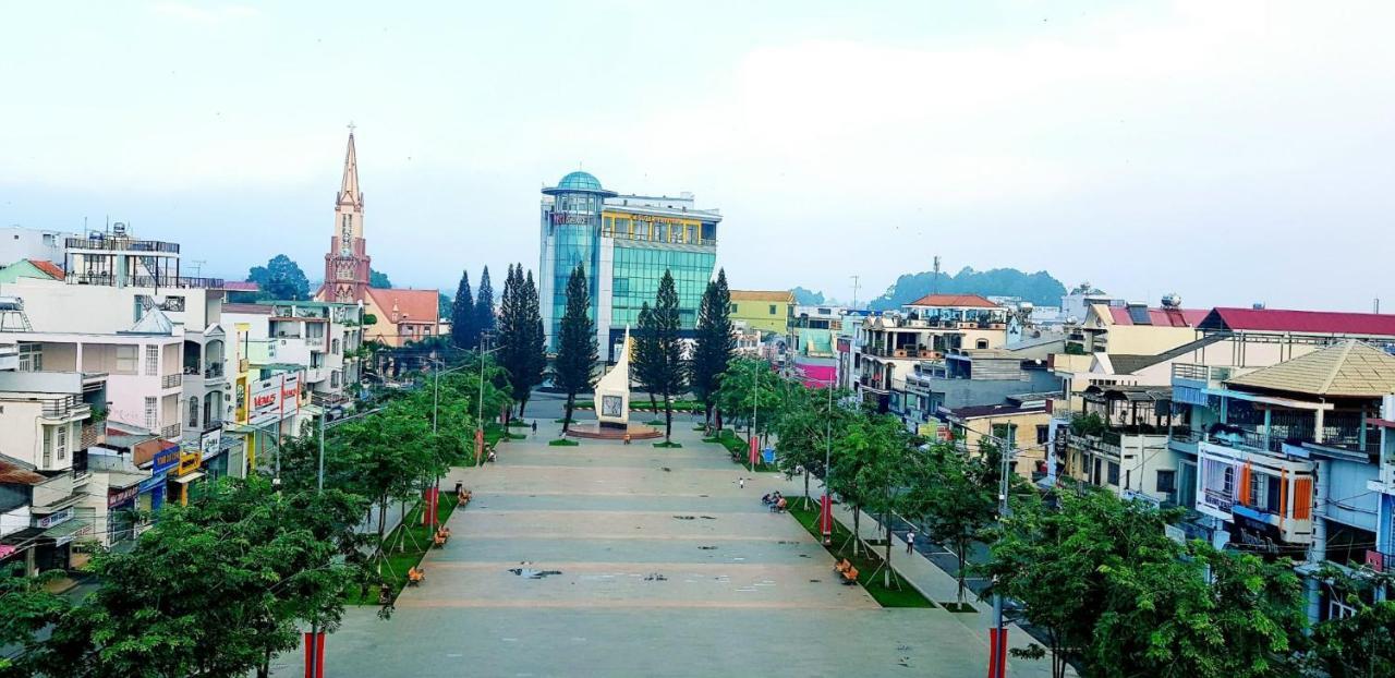 Quoc Thanh Hotel Long Khanh Exterior foto